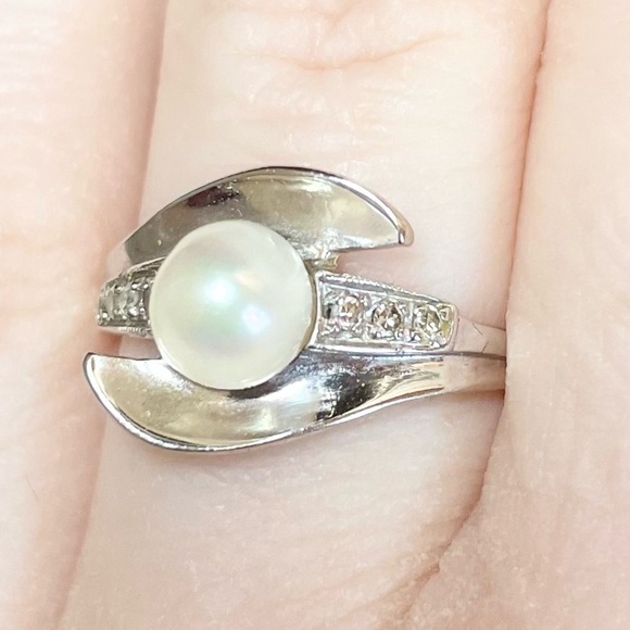 Vintage 6.5mm white natural freshwater pearl diamond 14k gold bypass ring‌‌